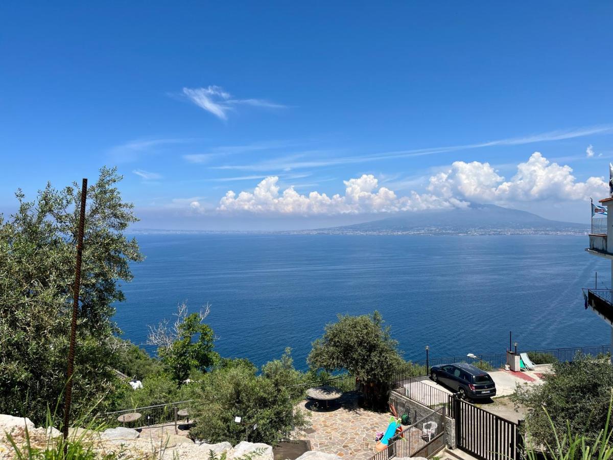 הוילה ויקו אקוונסה La Badia Montechiaro - Breathtaking View Of Sorrento Coast מראה חיצוני תמונה