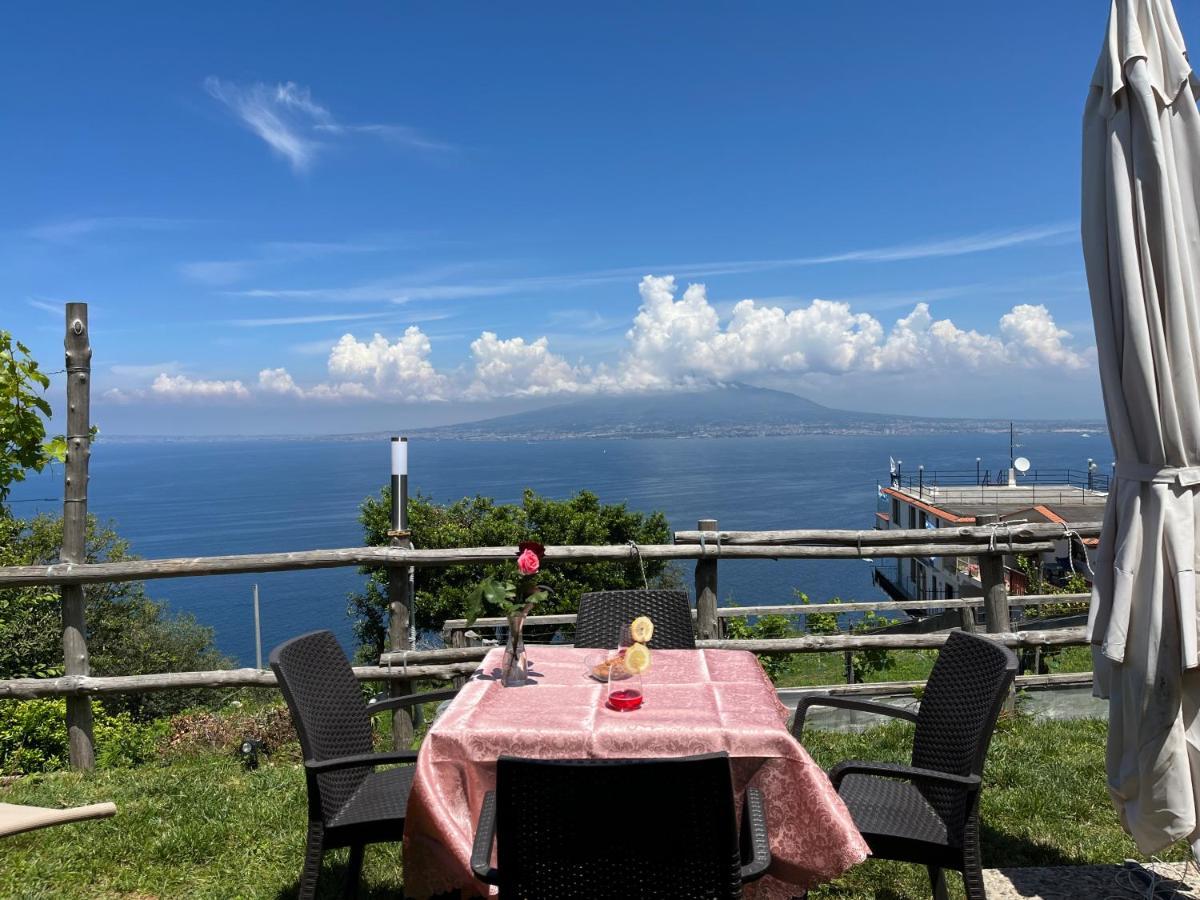 הוילה ויקו אקוונסה La Badia Montechiaro - Breathtaking View Of Sorrento Coast מראה חיצוני תמונה