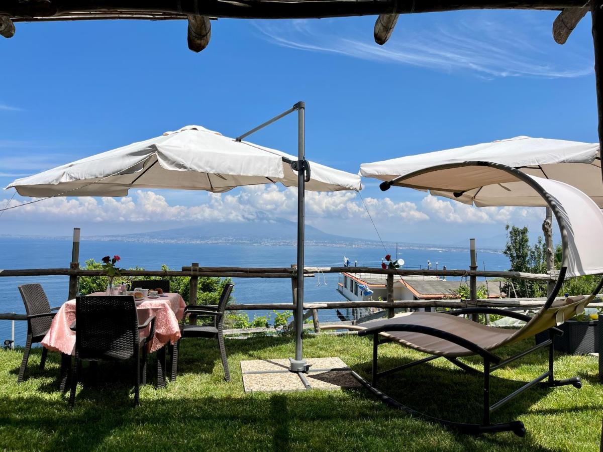 הוילה ויקו אקוונסה La Badia Montechiaro - Breathtaking View Of Sorrento Coast מראה חיצוני תמונה