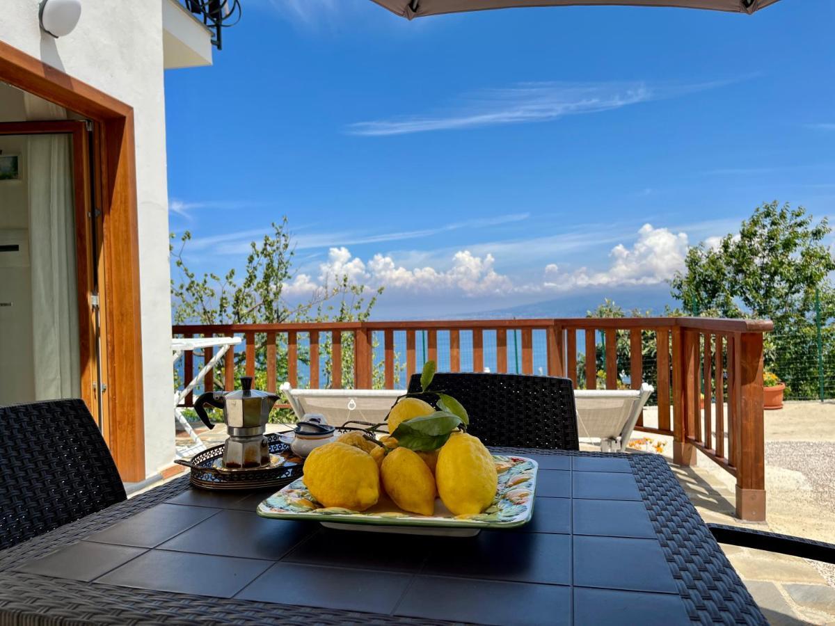 הוילה ויקו אקוונסה La Badia Montechiaro - Breathtaking View Of Sorrento Coast מראה חיצוני תמונה