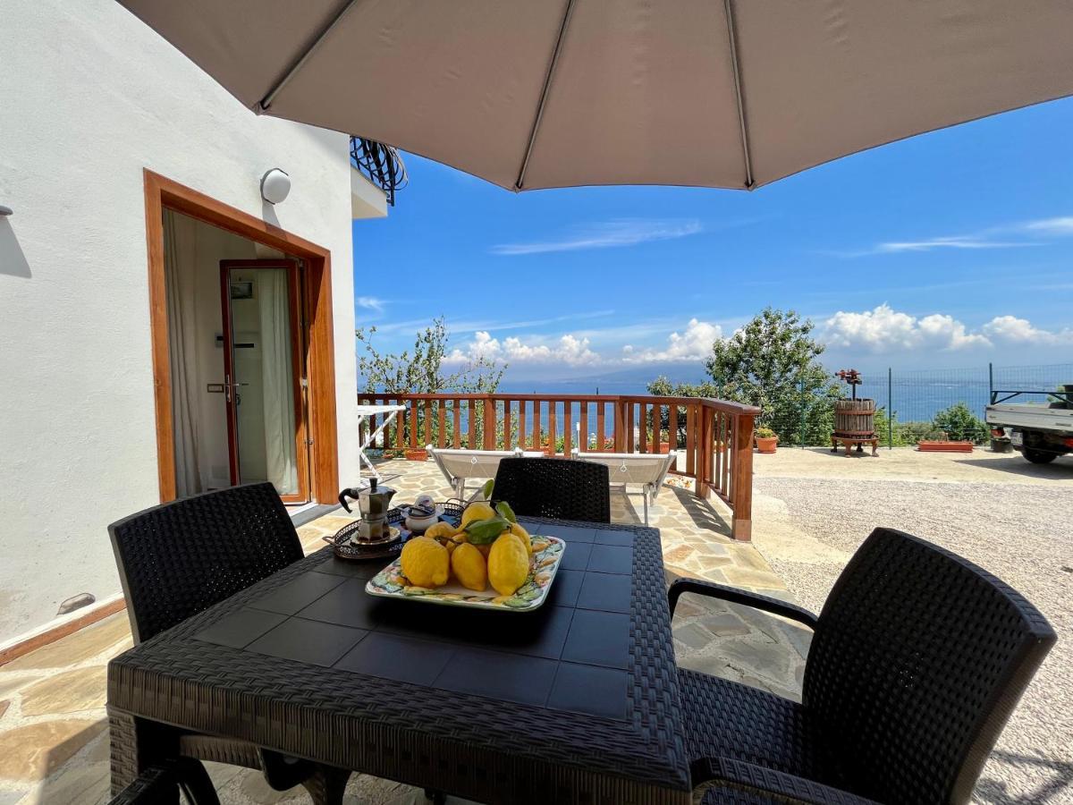 הוילה ויקו אקוונסה La Badia Montechiaro - Breathtaking View Of Sorrento Coast מראה חיצוני תמונה